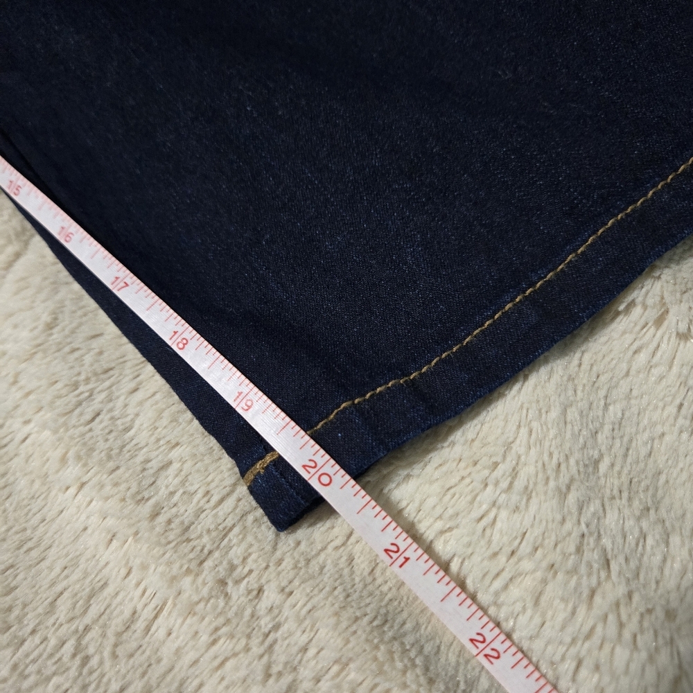 Gloria Vanderbilt Amanda Jeans All Around Slimming Effect Denim Capri, 18 W - Picture 11 of 14
